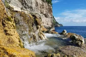 Seganing Waterfall, Air Terjun Eksotis dengan Panorama Batu Karang di Klungkung Bali