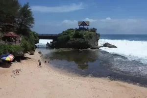 Pantai Kukup, Pantai dengan Pemandangan yang Eksotis di Jogja