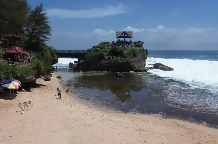 Pantai Kukup, Pantai dengan Pemandangan yang Eksotis di Jogja